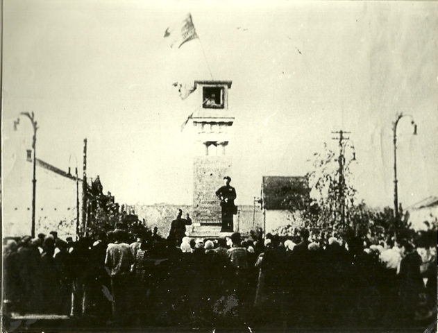 митинг в центре освобожденного Бердянска.Сентябрь 1943